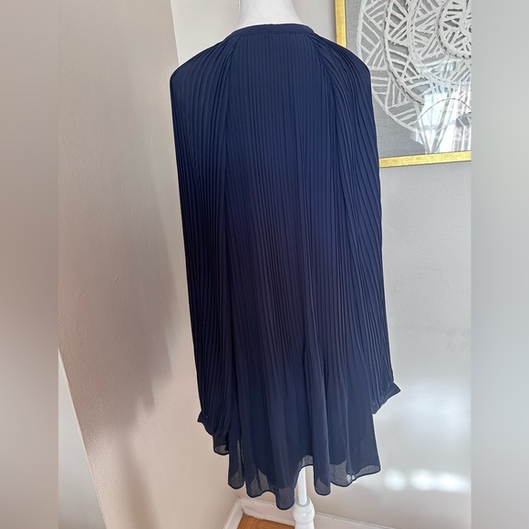 Classy mini pleated dress - Picture 4 of 6